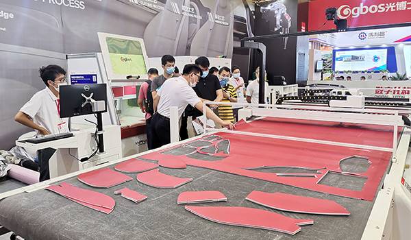 leather digital knife cutting